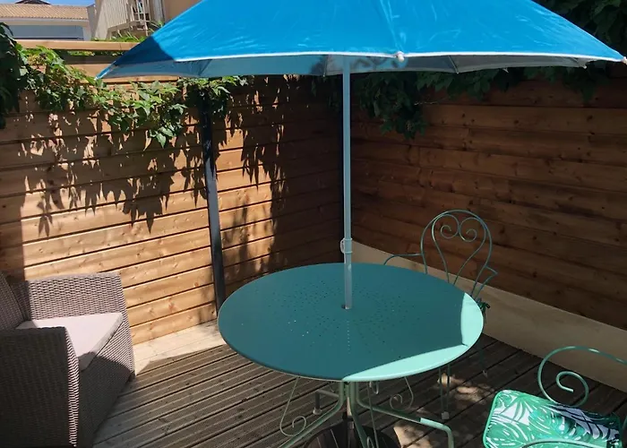 De La Ξενοδοχείο Gruissan